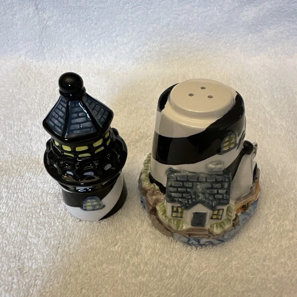 Ceramic Stacking‎ Lighthouse Salt & Pepper Shakers 3 x 6